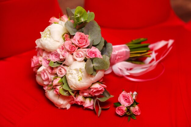 Photo beau bouquet de mariée pivoine et rose