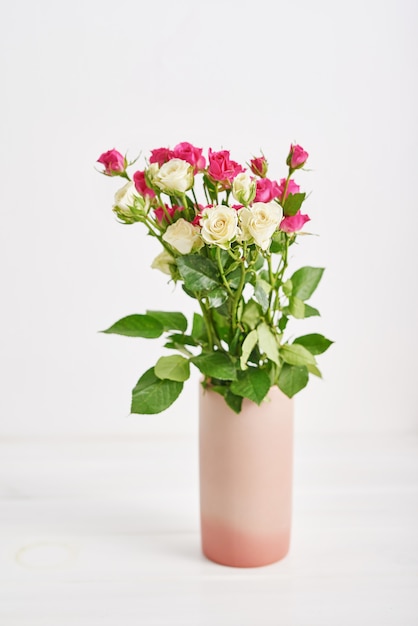 Beau bouquet de roses en cadeau