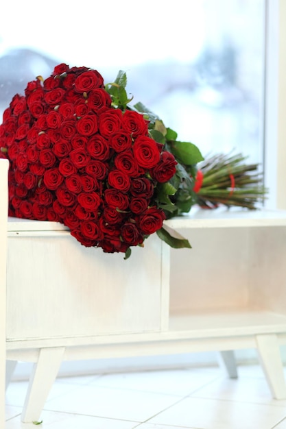 Beau bouquet de roses rouges