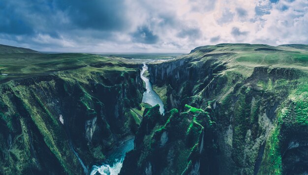 Beau canyon en Islande. Terres de Fjadrargljufur