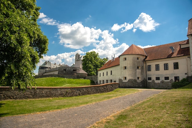 Beau château historique en Slovaquie, château de Cerveny kamen.