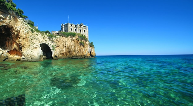 Beau château sur une île