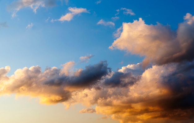 Beau Ciel Au Coucher Du Soleil