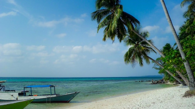 Beau Ciel Bleu Et Mer De Karimun Jawa Avec Des Bateaux