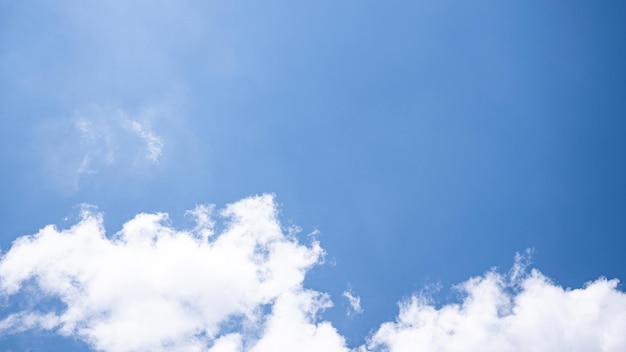 Photo beau ciel bleu avec des nuages