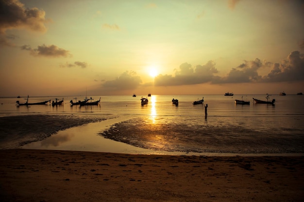 Photo beau ciel coucher de soleil à koh tao au sud de la thaïlande