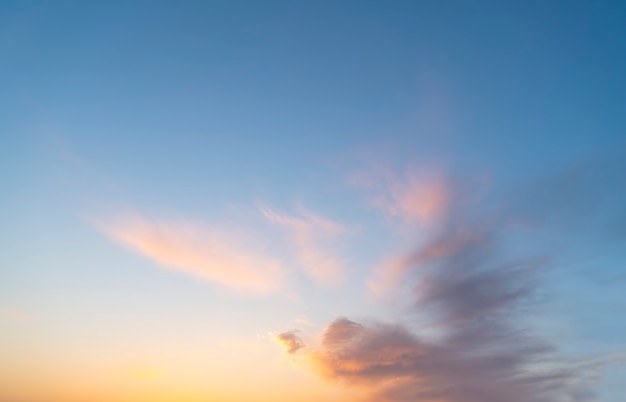 Beau ciel et coucher de soleil paysage naturel