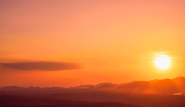 Beau ciel coucher de soleil