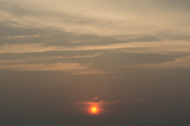 Beau ciel crépusculaire, coucher de soleil