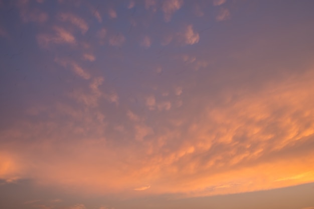 Beau ciel crépusculaire, coucher de soleil