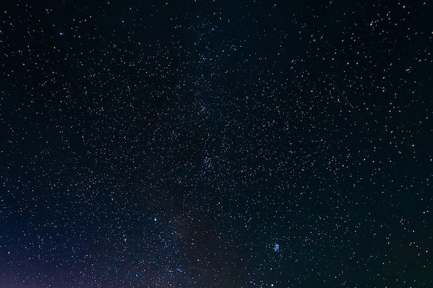 Beau ciel étoilé avec étoiles galaxies de la voie lactée