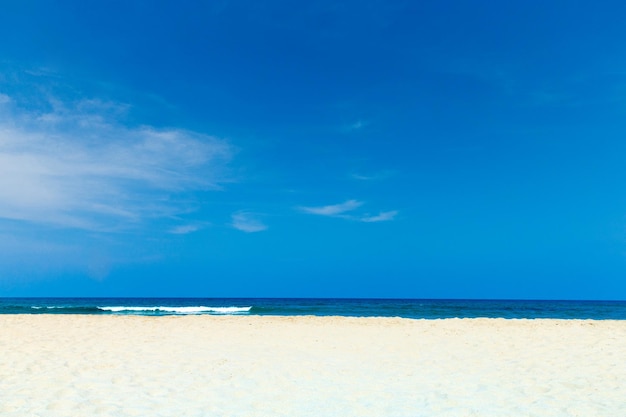 Beau ciel et mer bleue