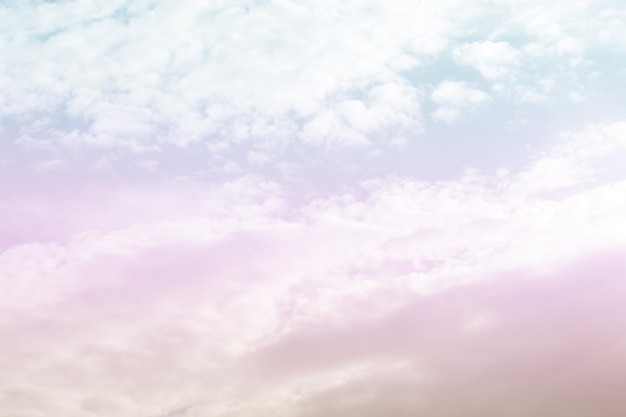 Photo beau ciel et nuages dans des tons pastel