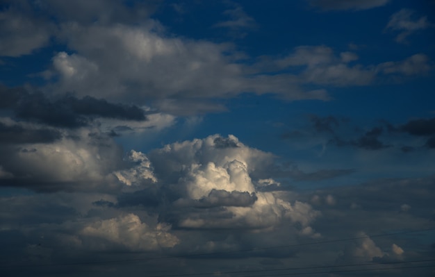 Beau ciel avec nuages