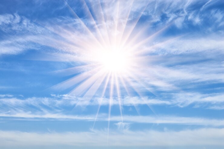 Photo beau ciel nuageux avec un soleil l'après-midi