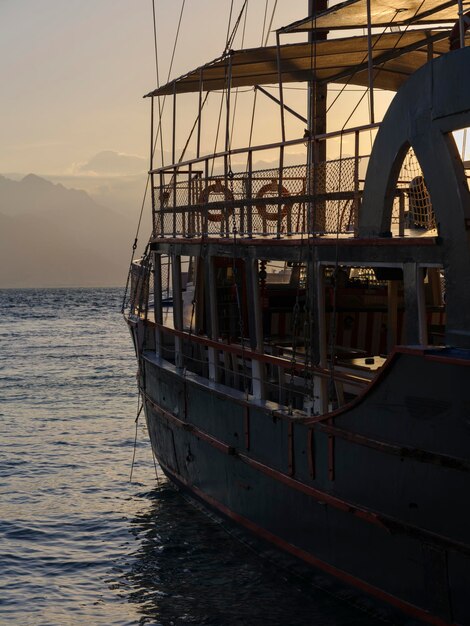 beau coucher de soleil à la marina