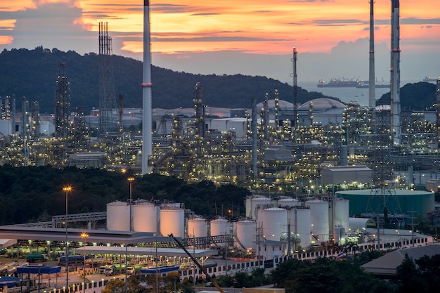 Beau coucher de soleil pétrole pétrochimique raffinerie usine usine paysage Thaïlande