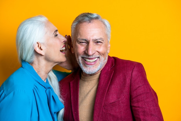 Beau couple d'amoureux senior. Portrait de personnes âgées