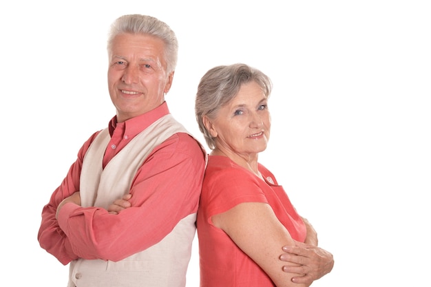 Beau couple de personnes âgées isolé sur fond blanc