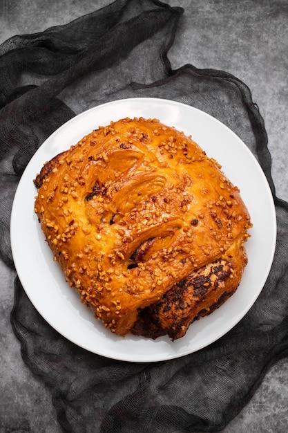 Beau délicieux gâteau aux fruits secs de Noël fait maison