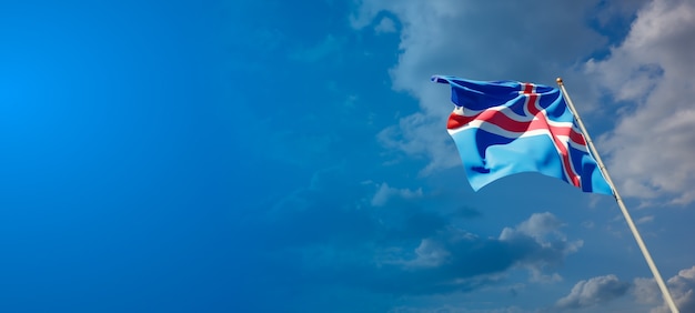 Beau drapeau national de l'Islande avec un espace vide sur fond large