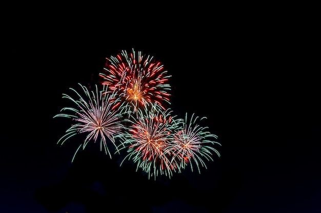 Beau feu d'artifice pour le concept de célébration de fond