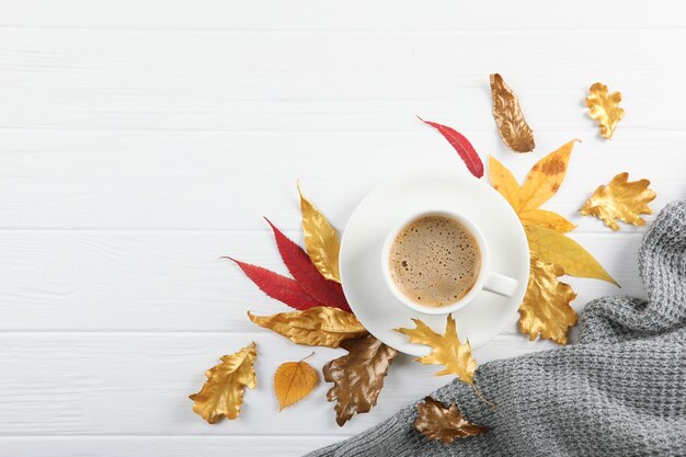 Beau Fond D'automne élégant Avec Vue De Dessus De Feuilles D'or