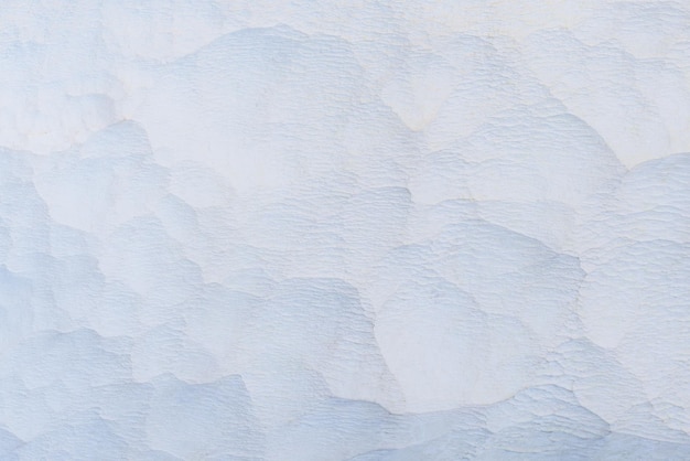 Beau fond de nature avec du calcaire blanc se bouchent sur des terrasses avec de l'eau thermale Mise au point sélective douce Beauté de la nature Concept de santé et de bien-être