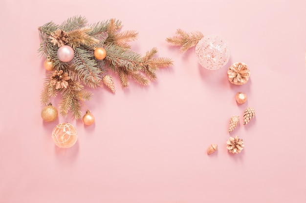 Beau fond de Noël moderne aux couleurs or et rose