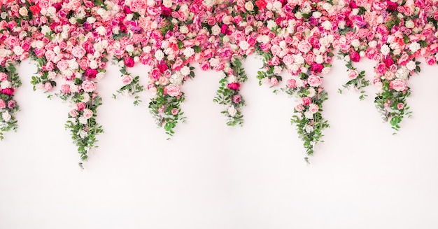 Beau fond de printemps avec des fleurs roses pivoines. Mur de fleurs couleur rose