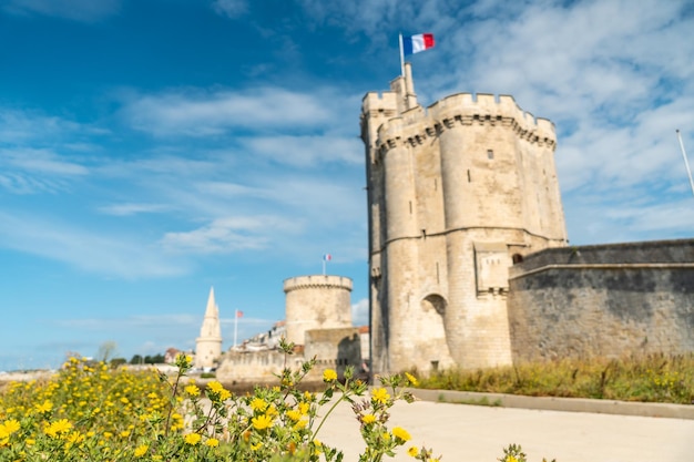 Le beau fort et la Tour Saint Nicolas de La Rochelle en été