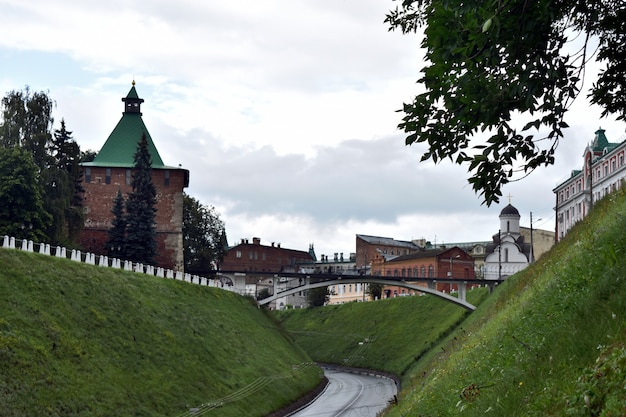 Beau kremlin sur la colline. Nijni Novgorod