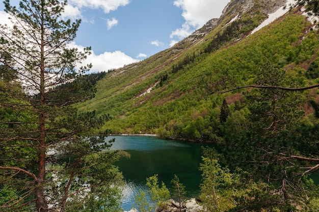 Photo beau lac de montagne, lacs baduk