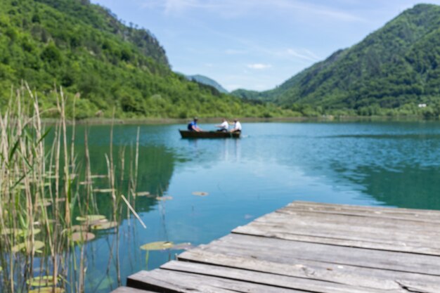 Beau lac de montagne