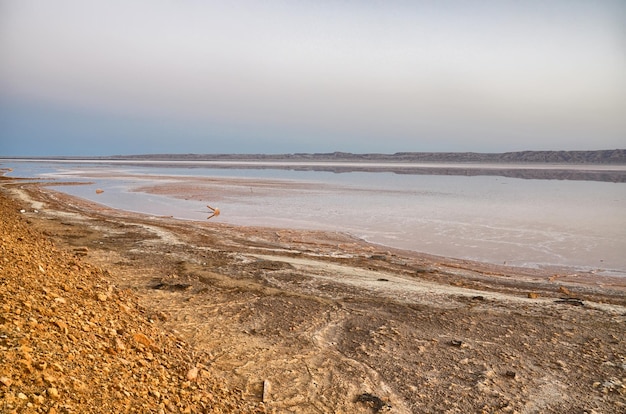 Beau lever de soleil sur le lac salé Chott el Djerid désert du Sahara T