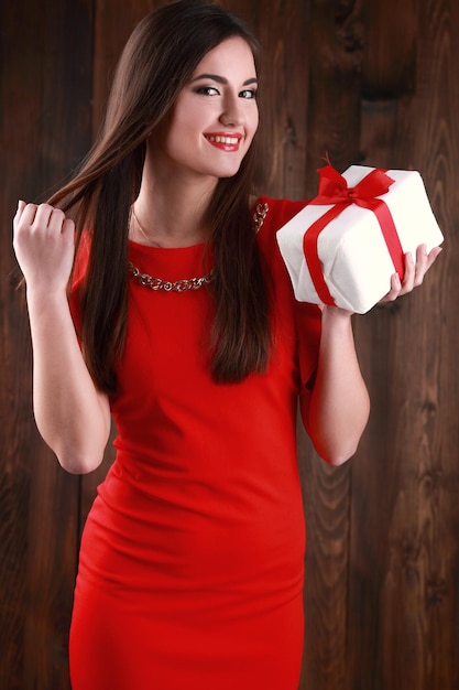 Beau modèle féminin porte bonnet de noel