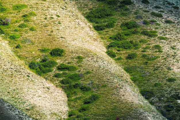 Beau modèle naturel de montagnes