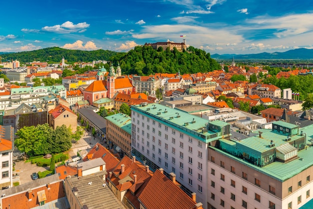 Beau panorama de la ville de Ljubljana un soir d'été, Slovénie