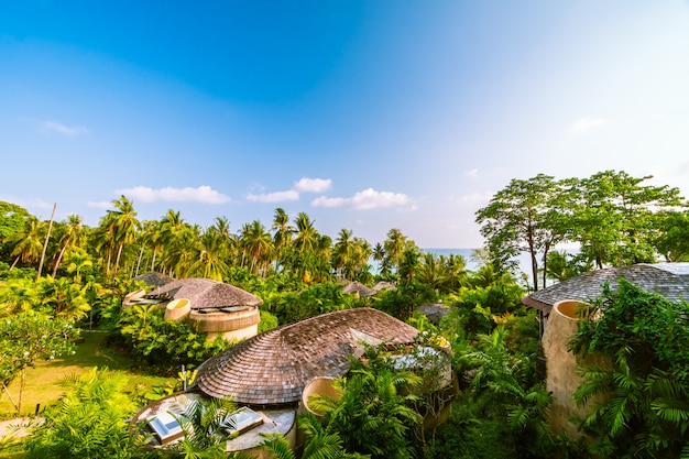 Photo beau paradis tropical avec plage et mer