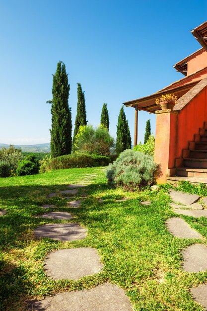 Beau patio de la maison de campagne. Toscane, Italie