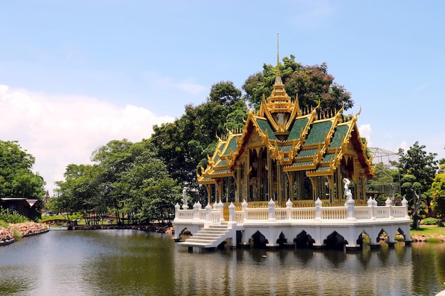 Beau pavillon de style thaïlandais très bon repos chaud