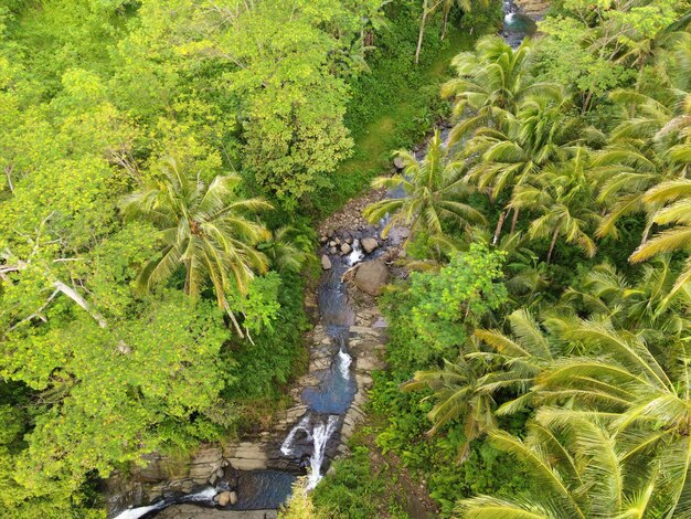 Beau paysage aérien de montagne pour le fond dans le centre de java