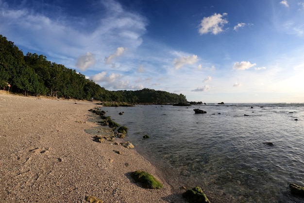 Beau paysage d'après-midi à Wediombo Beach Wediombo Beach est situé à Gunung Kidul Yogyakarta Indonésie