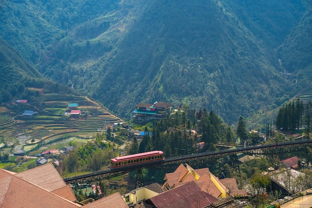 Beau paysage de Cat Cat villagea village culturel des hautes terres à Sapa Rizières en terrasses rizières destination de randonnée touristique populaire