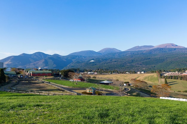 Beau paysage et ciel bleu clair