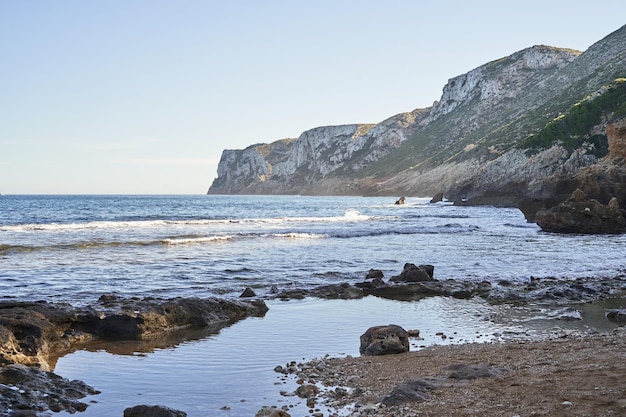 Beau paysage de la côte de Denia Espagne avec des rochers de la mer méditerranée