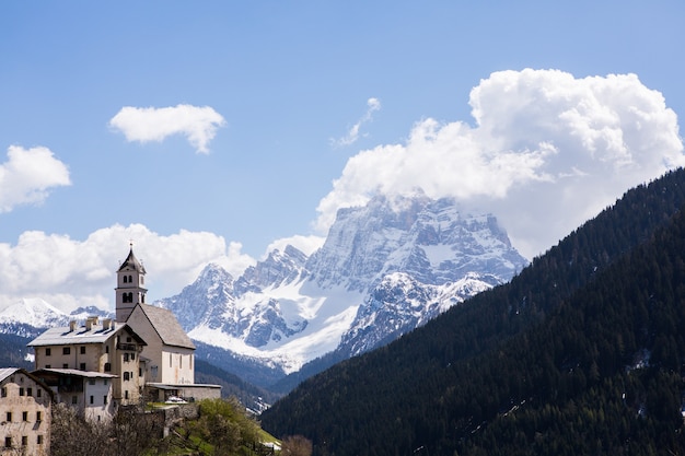 Beau paysage dans les Alpes italiennes Dolomites