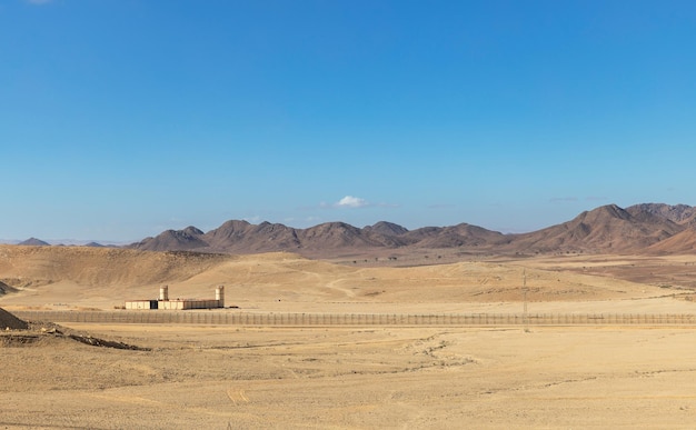 Beau paysage désertique Arava Israël à la frontière avec l'Egypte