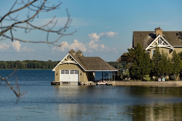 Beau paysage du parc national des Mille-Îles, maison sur la rivière, Ontario, Canada