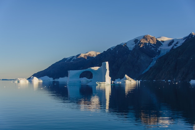 Beau paysage avec iceberg au Groenland à l'heure actuelle.